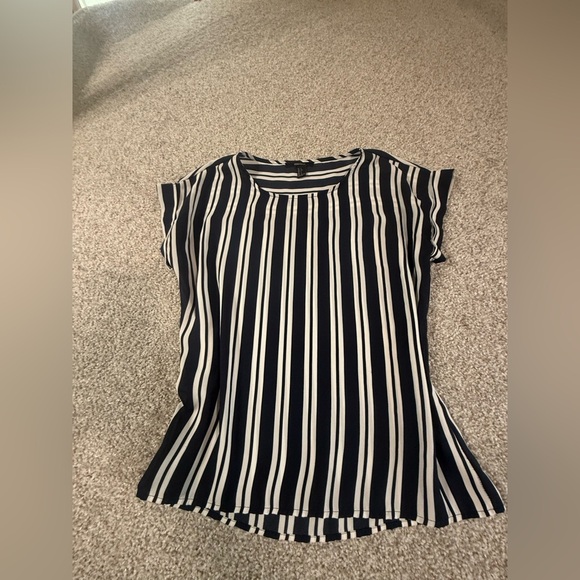 Forever 21 Navy Blue & White flattering Vertical Stripe Blouse – Size Small - Picture 1 of 9